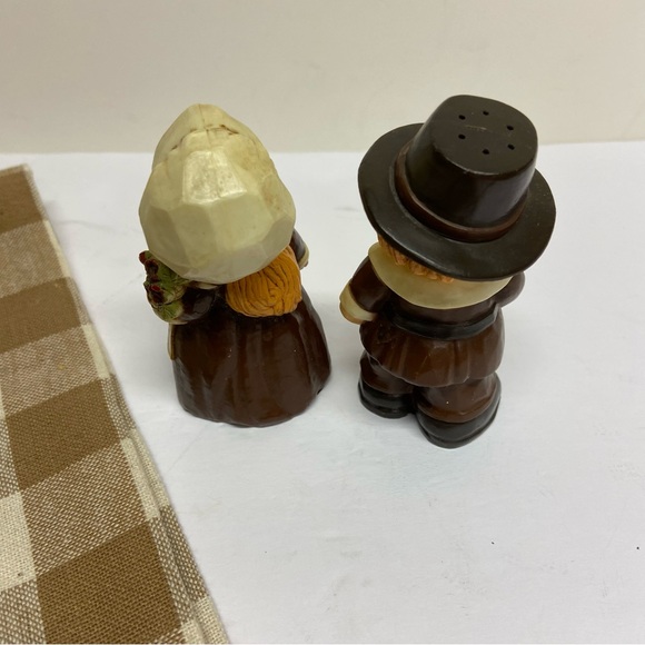 Park Imports Kitchen Towel and Pilgrim Dat and Pepper Shakers Thanksgiving - Picture 6 of 8